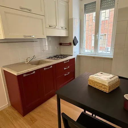 Casa Achille - Piazza Bologna 아파트